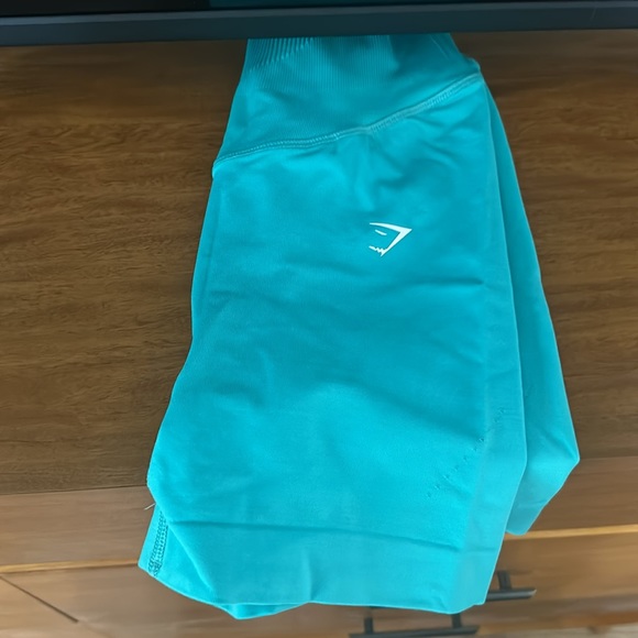 Gymshark matching set. XS top. Small bottoms. - Picture 3 of 3